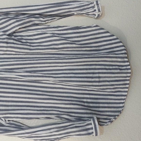 SLIGHTLY USED OLD NAVY LONG SLEEVE BUTTON SHIRT VERTICAL STRIPES SIZE XS - Picture 13 of 14